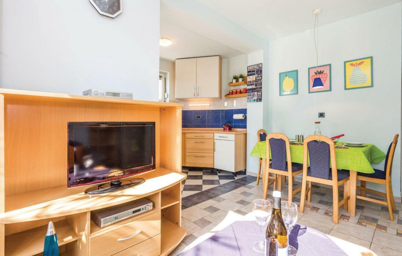 Viktorija Apartment *